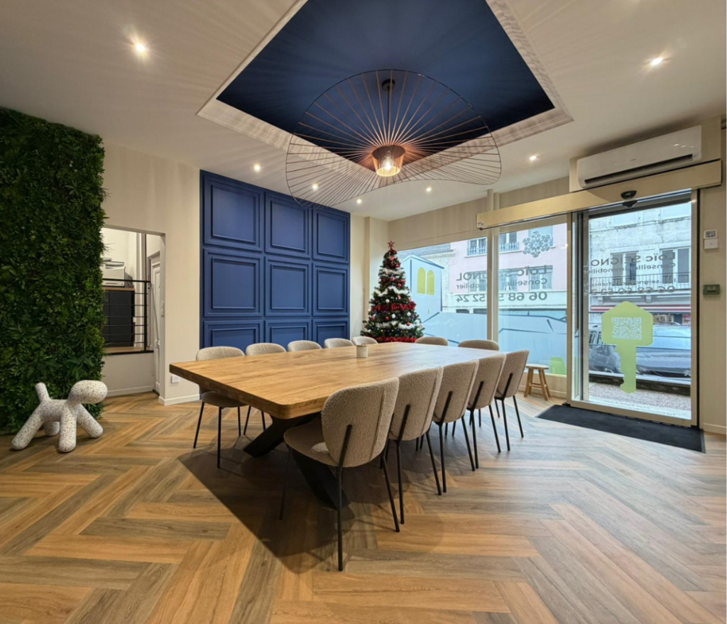 Création graphique vitrine, graphisme et agence de communication à Roanne. Loïc Seignol, capifrance agent immobilier